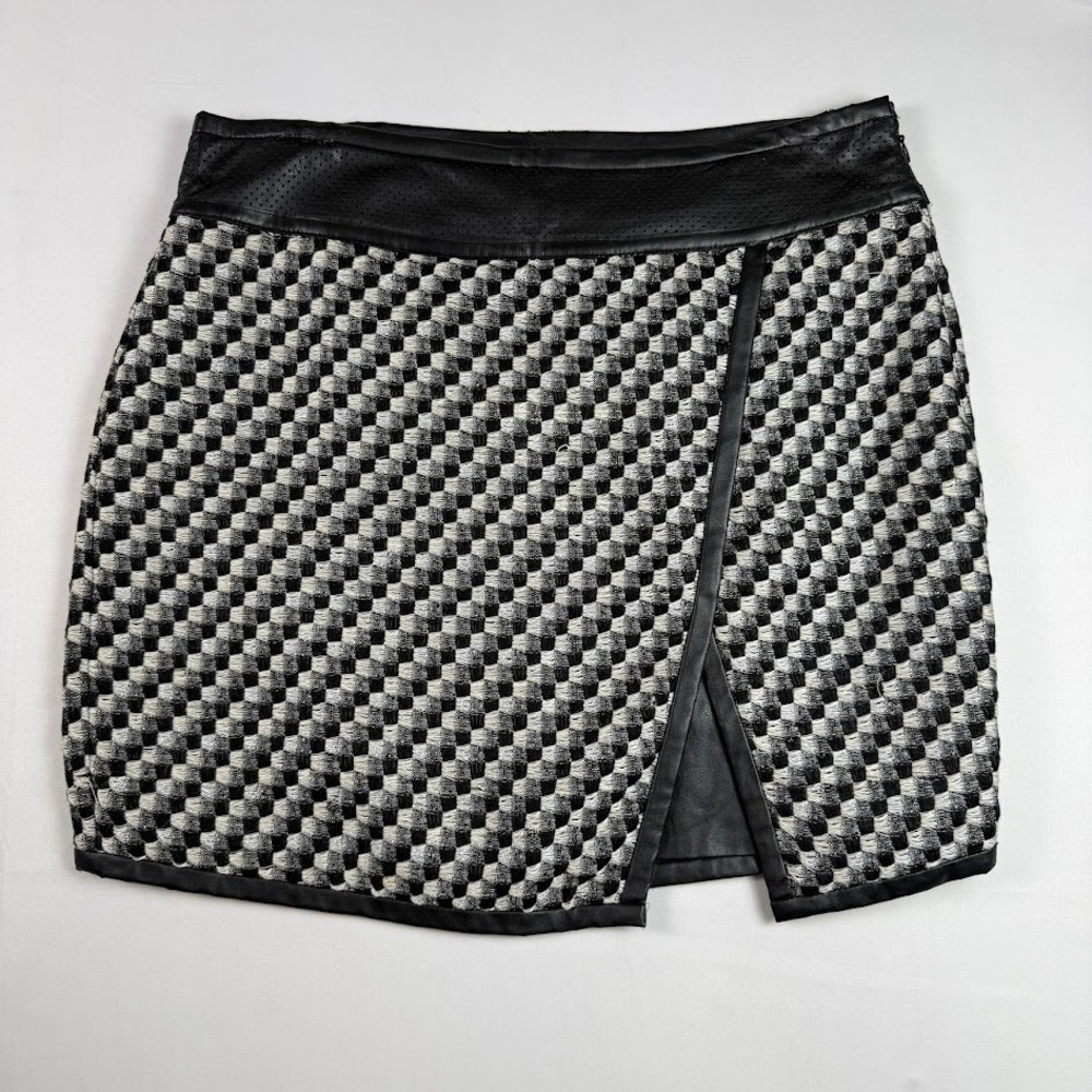 Ann Taylor Black White Checkered Faux Leather Trim Wrap Mini Skirt Size 10